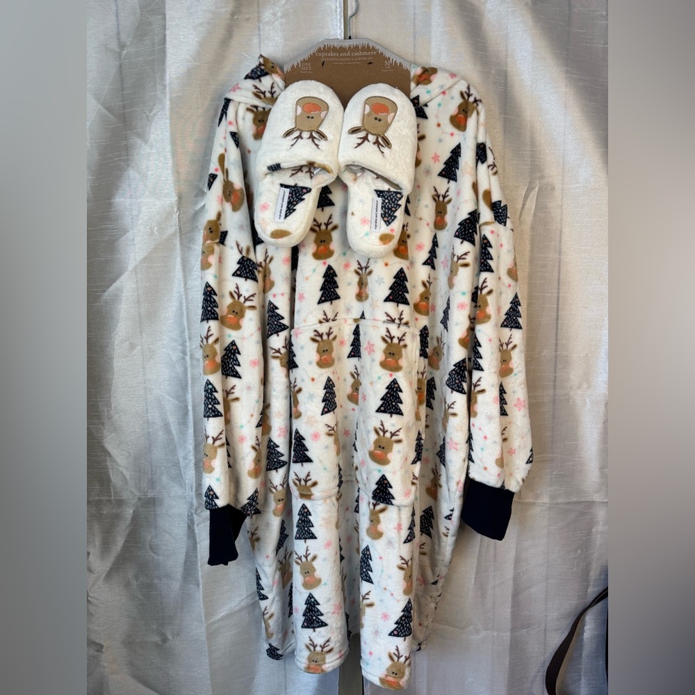 Cupcakes & Cashmere Festive Hoodie & Slipper Set